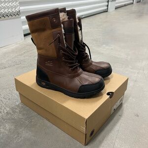 UGG Big Kids Brown and Black Snow Boots.